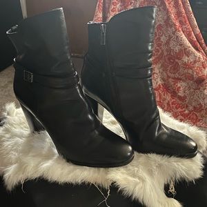 Black Leather Frye Laurie Zip Boot Short 6.5